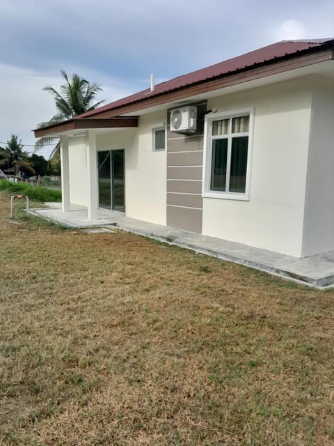 CASARIA HOMESTAY PD 3Bedrooms Bungalow House House in Port Dickson