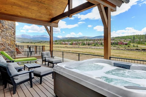 Day, Natural landscape, Hot Tub, View (from property/room), Balcony/Terrace, Mountain view