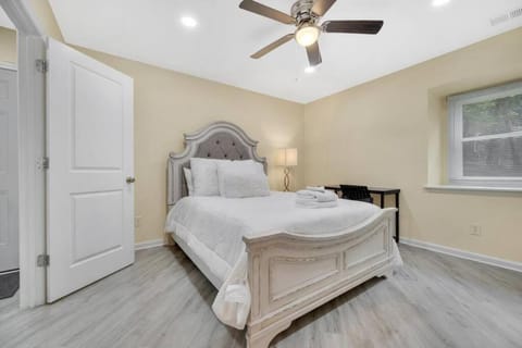 Cozy 2 Bedroom Duplex In Charlotte, Jacuzzi, Sleeps 6 plus 2 House in Pineville