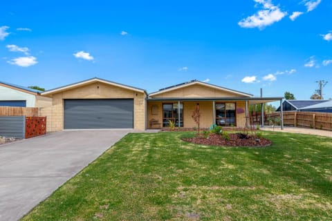 Property building, Garden, Garden view