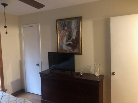 Lakeview Condo in Gated Community Condominio in Greater Carrollwood