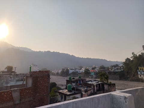 Hotel SHRII SIDDHESHWAR Near Ganga River with mountain view in Rishikesh Casa vacanze in Dehradun