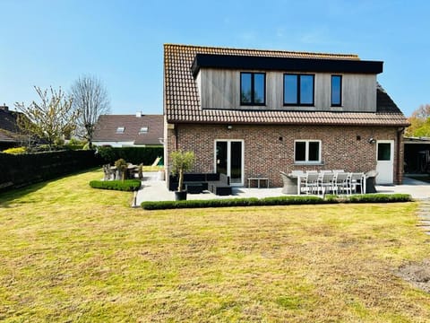 Property building, Garden, Garden view