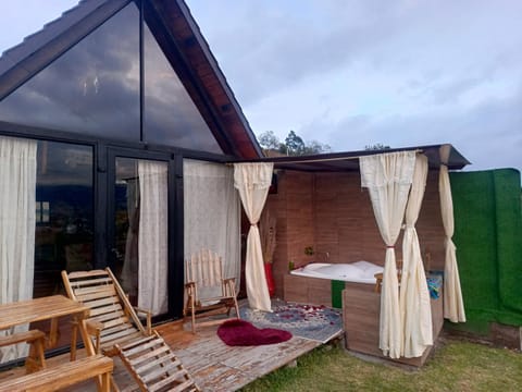 Alpina Glamping con jacuzzi en Latacunga Campground/ 
RV Resort in Cotopaxi, Ecuador