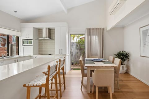 1 8 Woorookool Place Apartment in Noosa Heads