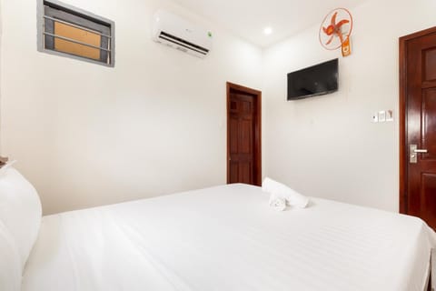 Bed, TV and multimedia, Bedroom, air conditioner