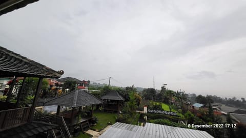 Saung Panyawangan Villa in Parongpong