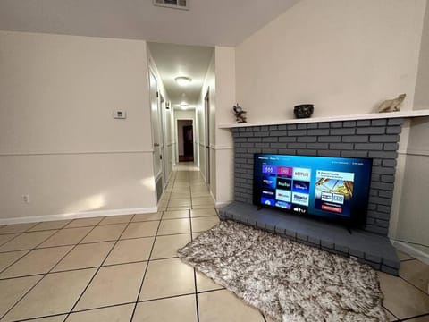 Comfortable House w/ Wi-Fi/TV - TURLOCK,CA House in Turlock