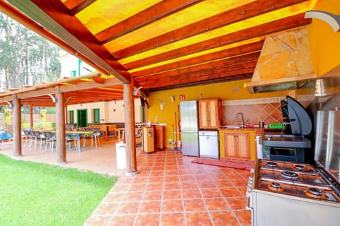 Majestic Mountain Villa with heated pool Apartment in Comarca Norte