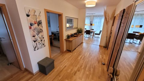 Helle Wohnung mit Balkon 120qm, 4Zimmer Condo in Dortmund