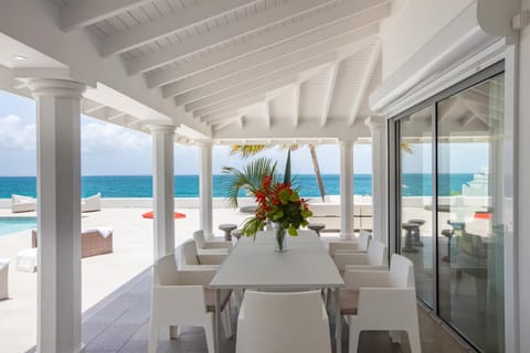 5 BR Luxurious Beachfront Villa with utmost privacy Villa in Saint Martin