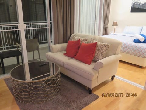 Hi-Floor 100 Seaview 2 Brs2baths With Chicz Furniture Hua Hin Beach House in Hua Hin District