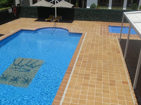 Swimming pool, Swimming pool