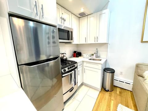 62-2B Renovated 1BR in Prime Upper East Side Apartment in Upper East Side