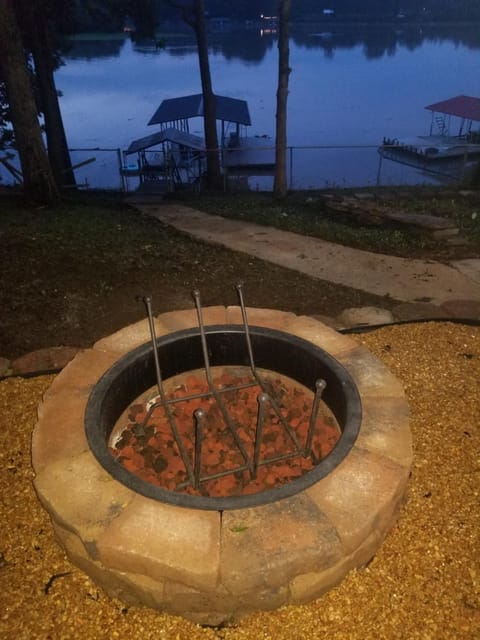 Makin MEMORIES: with Dock/Hot Tub/Cable Internet House in Lewis Smith Lake