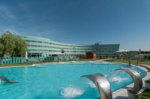 Day, Pool view, Swimming pool, sunbed