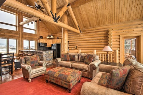 Rustic Livingston Home with Deck and Mtn Views! Maison in Pray