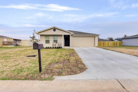 Family-Friendly Bellmead Home about 6 Mi to Waco Maison in Bellmead