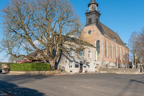 Restaurant/places to eat, Neighbourhood, Street view