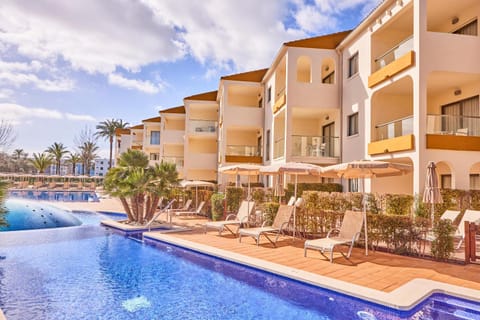 Zafiro Tropic Apartment hotel in Raiguer