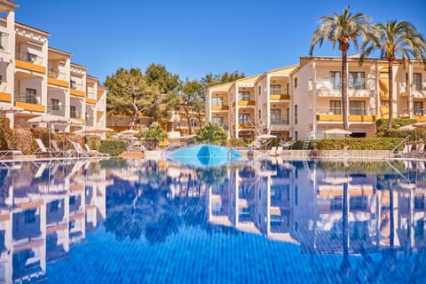 Zafiro Tropic Apartment hotel in Raiguer