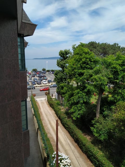 Day, Sea view, Street view