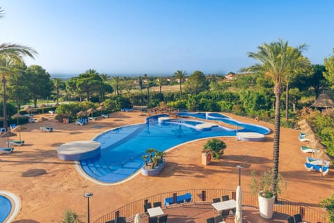 Day, Natural landscape, Pool view, Swimming pool, sunbed