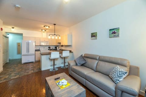 NN - The Kraal - Downtown 2-bed 1-bath House in Whitehorse