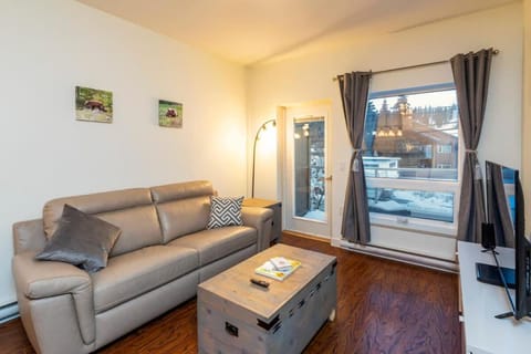 NN - The Kraal - Downtown 2-bed 1-bath House in Whitehorse