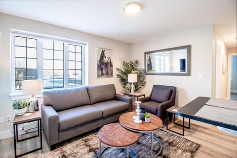NN - Flats on 4th #2 - Downtown 2-bed 1-bath Condo in Whitehorse