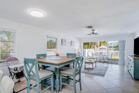 Sunny Sea Breeze House in Naples Park