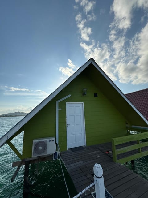 ADIL WATERHOUSE RESORT Resort in Sabah