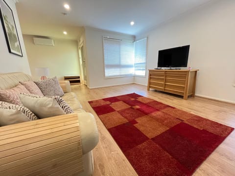 Cosy 3 bedroom family home near beach and shops House in Frankston