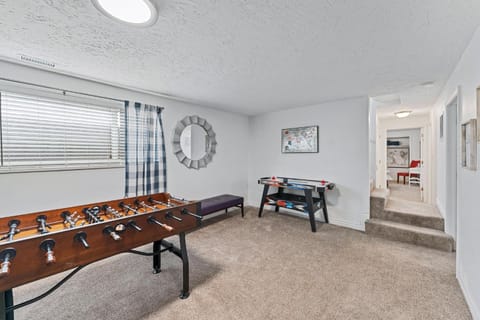 Gathering 6 Bdrm Home in Heart of Orem - Pets Too! Haus in Orem