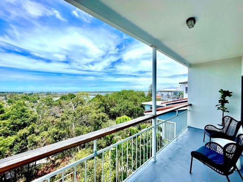 Shaws Bay View -150m to Shaws Bay Apartment in East Ballina