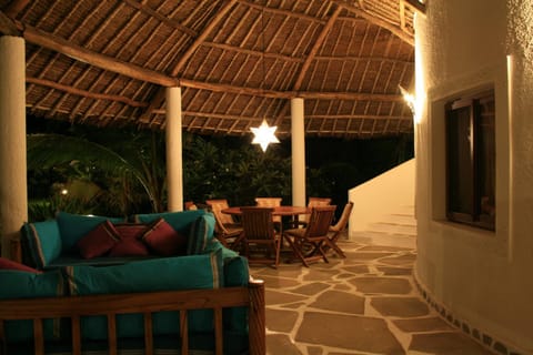 Deluxe villa with garden pool with service staff 150mt from the sea Villa in Kenya