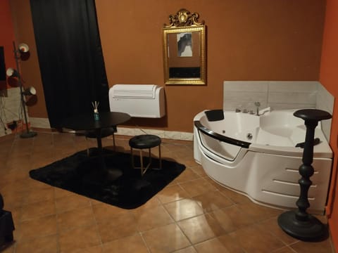 Activities, Hot Tub