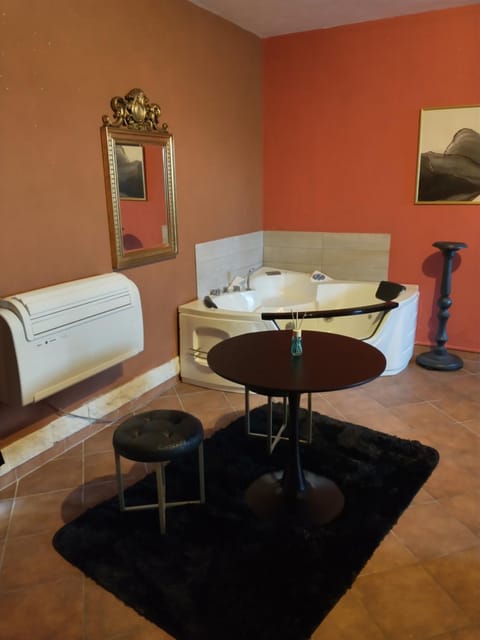 Photo of the whole room, Dining area, Bedroom