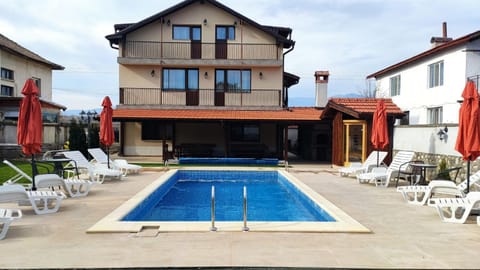 Property building, BBQ facilities, Sauna, Pool view, Swimming pool, sunbed