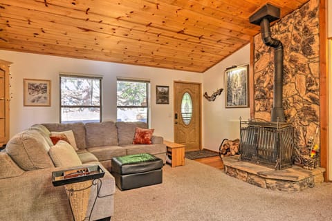 Quiet and Cozy Twain Harte Cabin with Forest View Casa in Twain Harte