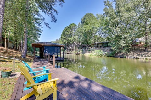 Serene Lake Hamilton Hideaway with Private Dock House in Hot Springs