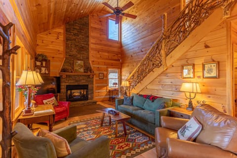 Mountain Laurel Lodge House in Brushy Fork