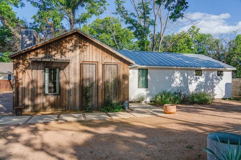 Cava House, Hot tub, Cowboy Pool, Fire pit! House in Fredericksburg