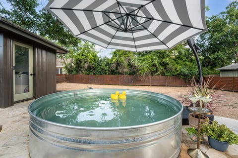 Cava House, Hot tub, Cowboy Pool, Fire pit! House in Fredericksburg