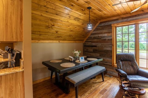 Deerview Cottage at Eagles Nest Haus in Beech Mountain
