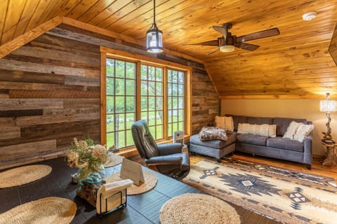 Deerview Cottage at Eagles Nest Haus in Beech Mountain