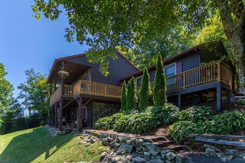 Chipmunk View Lodge House in Watauga