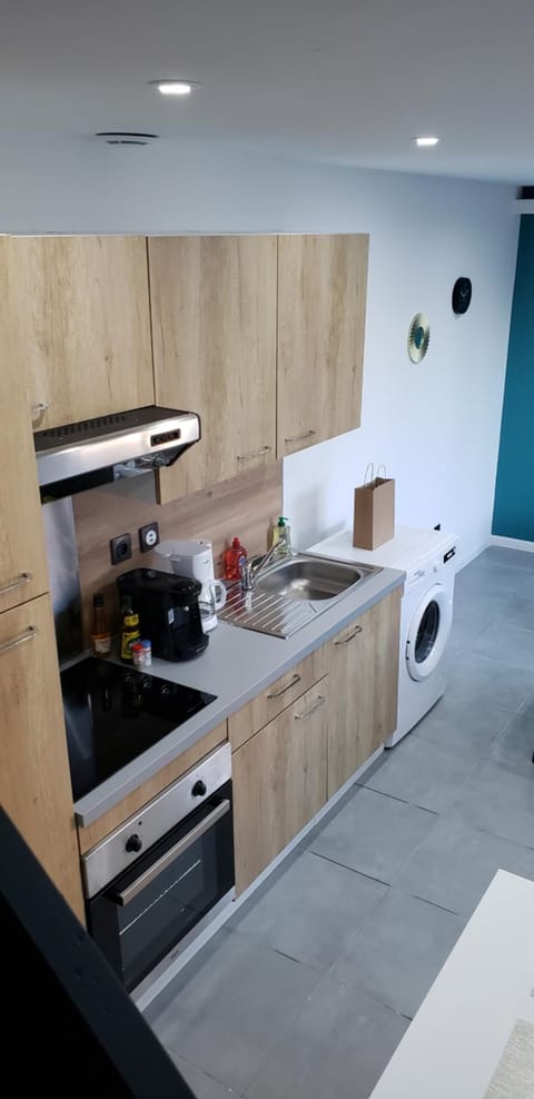 Kitchen or kitchenette, pet friendly, stove, washing machine