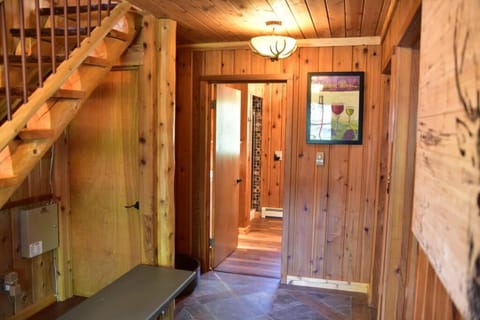 Quiet and Comfy 3bed/2bath - Chalet with hot tub. Chalet in Sleeping Bear Dunes
