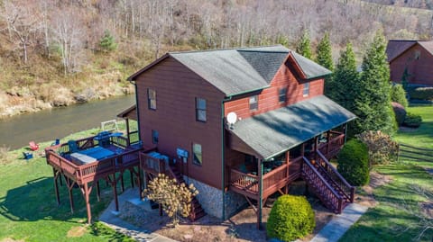 Riverbend Retreat House in Watauga